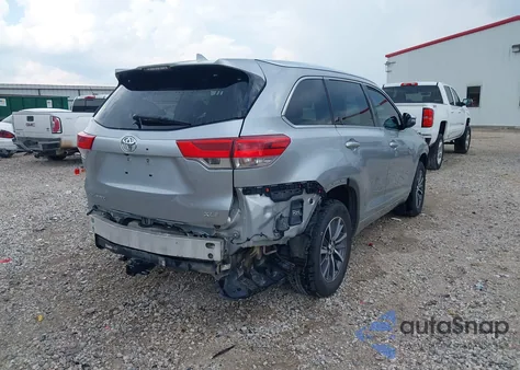 2018 Toyota Highlander Xle z USA, uszkodzony, nr VIN 5TDKZRFH6JS527765